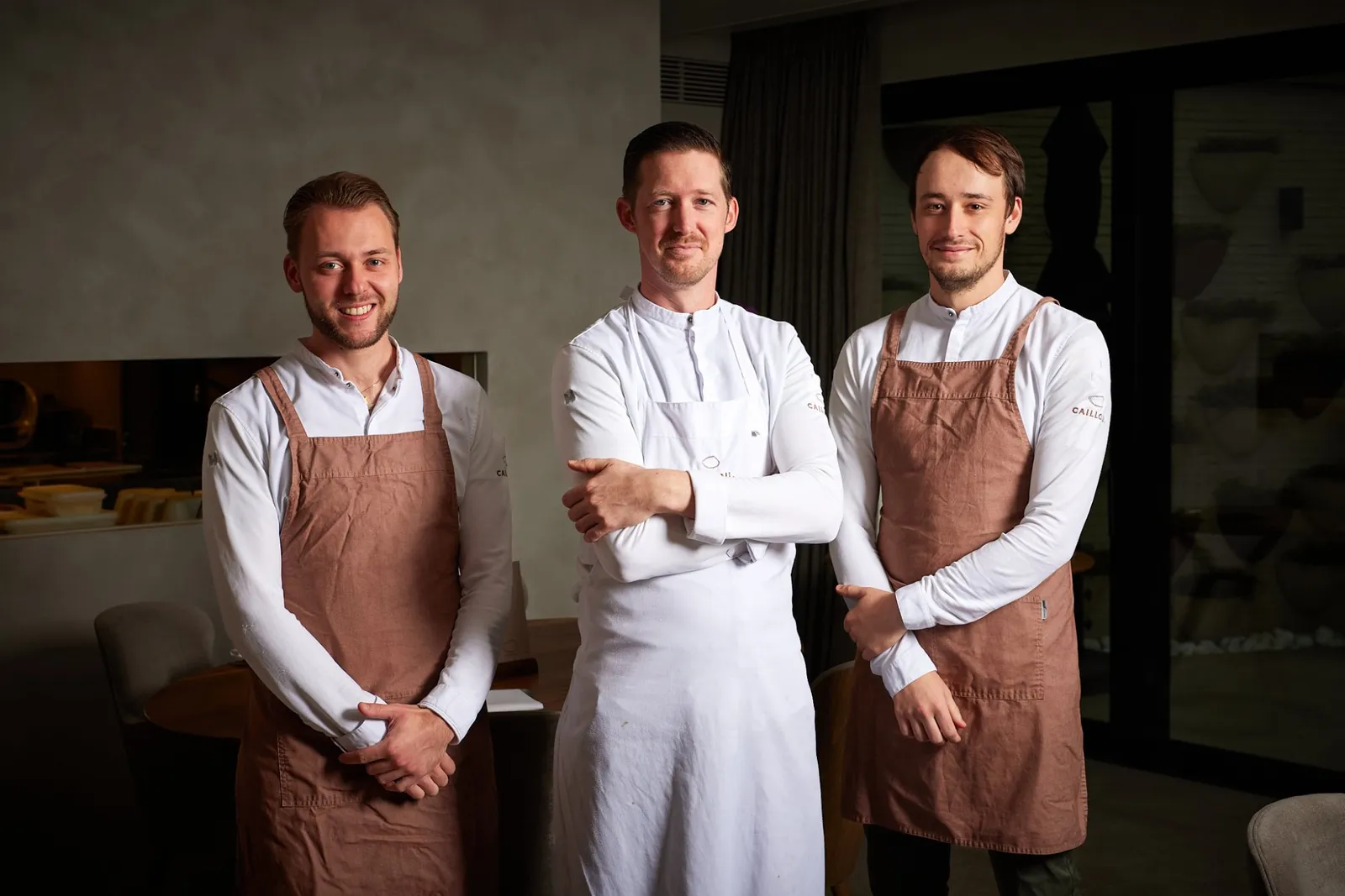 Het team van Caillou. in de zaal